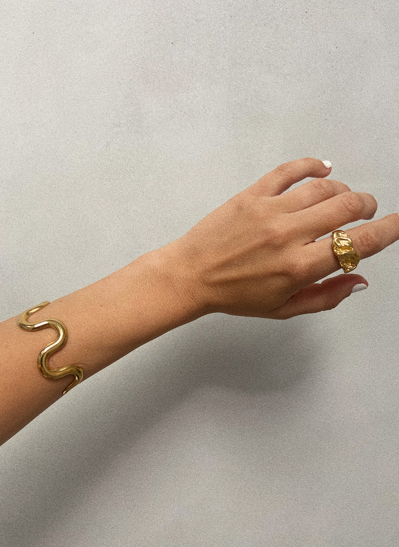 Wave Cuff Gold